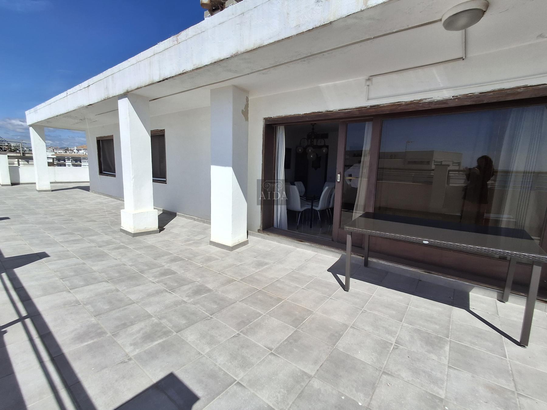 For sale of penthouse in Estepona