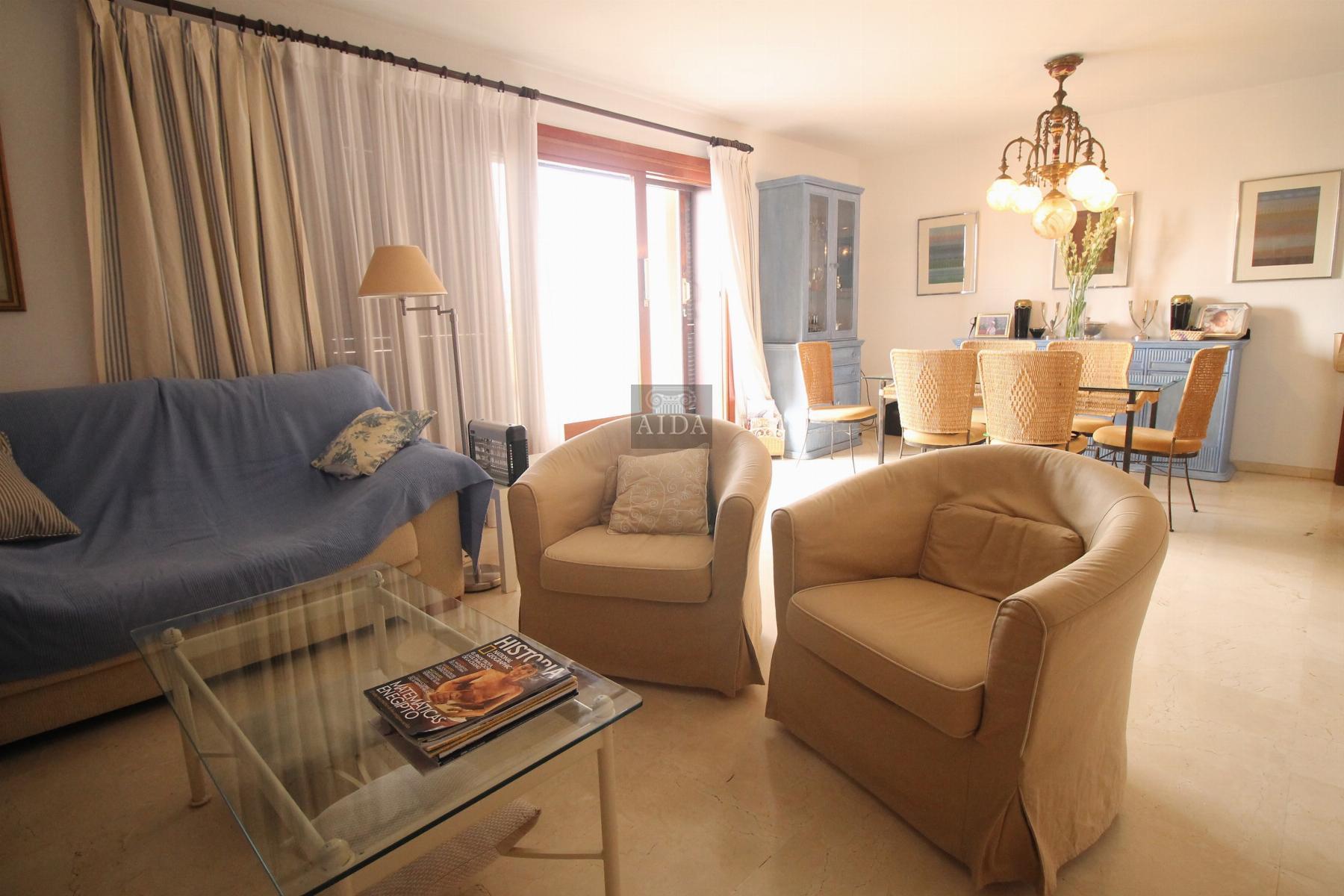 For sale of penthouse in Estepona