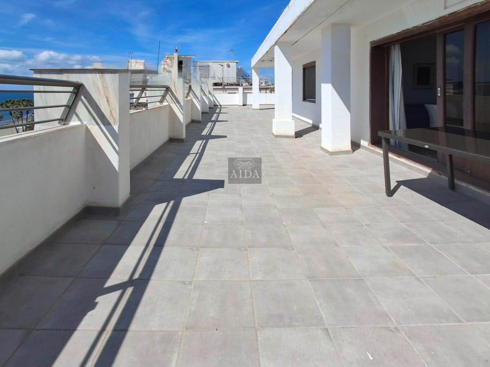 For sale of penthouse in Estepona