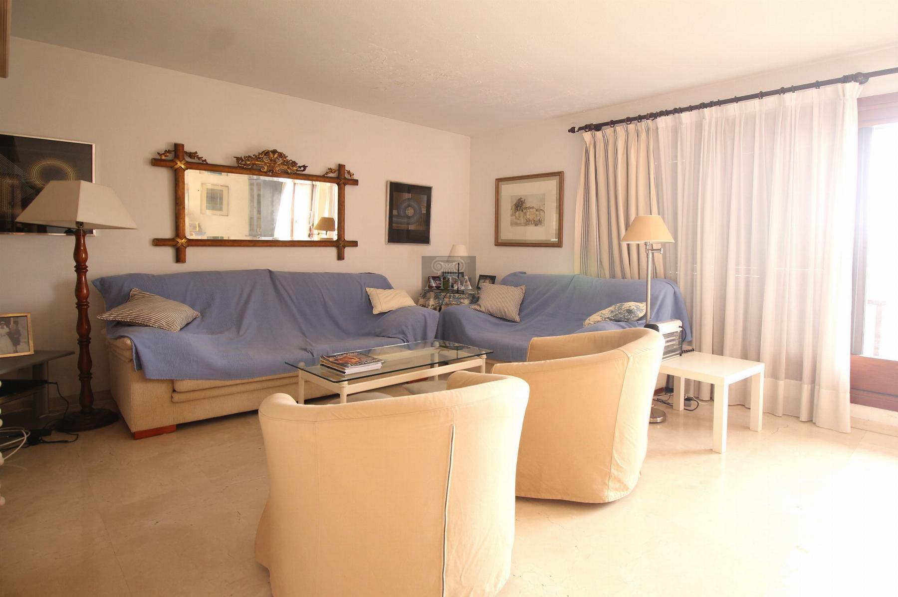 For sale of penthouse in Estepona