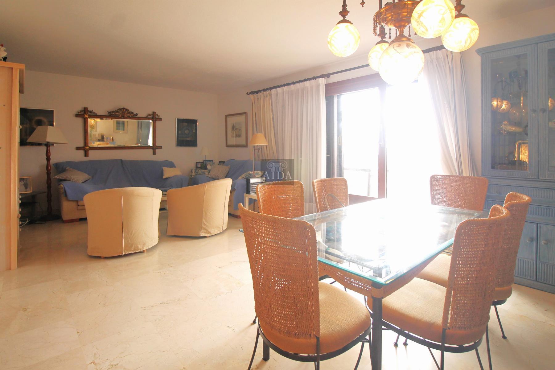 For sale of penthouse in Estepona