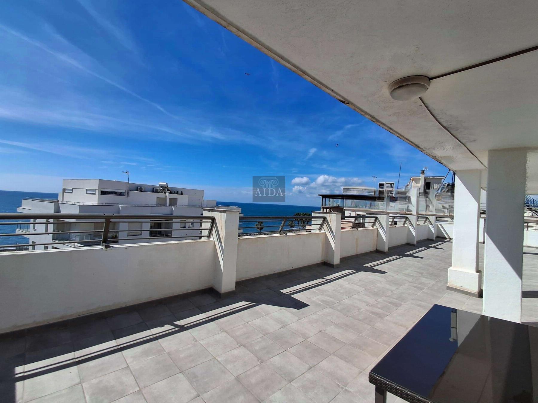 For sale of penthouse in Estepona