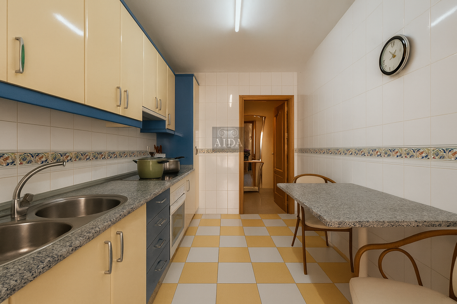 Venta de piso en Estepona