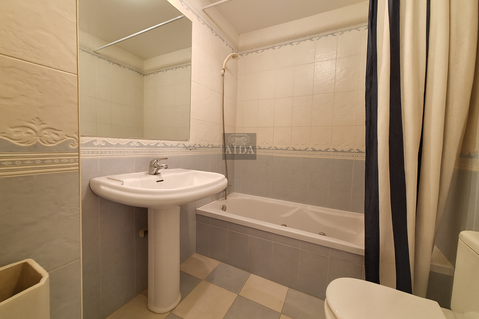 Venta de piso en Estepona