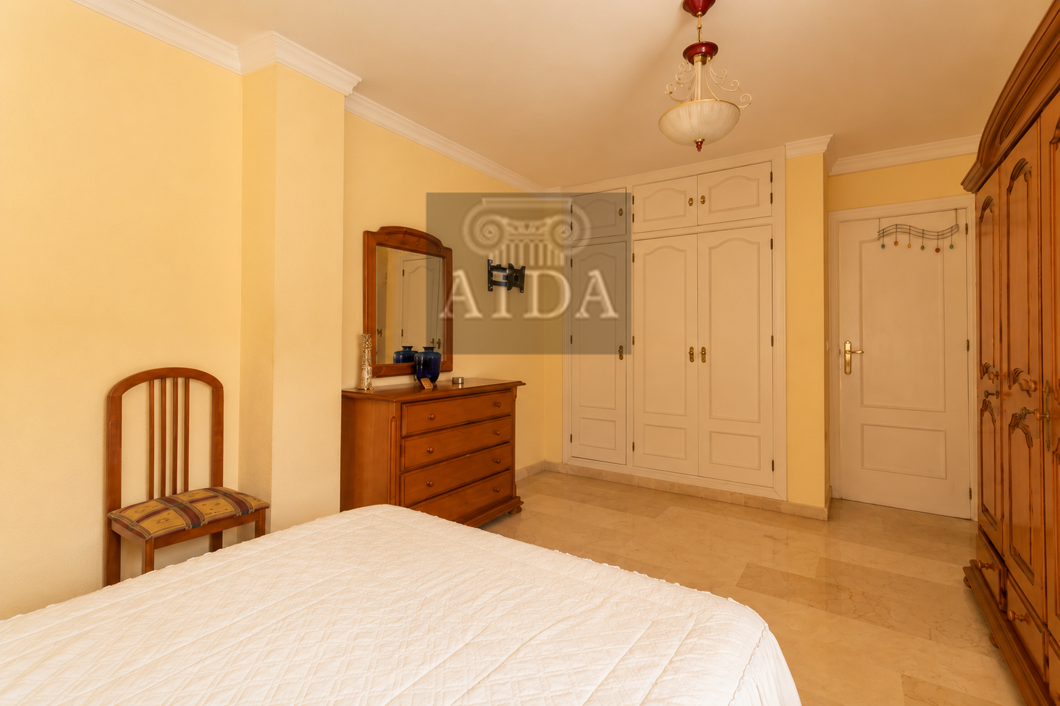 Venta de piso en Estepona