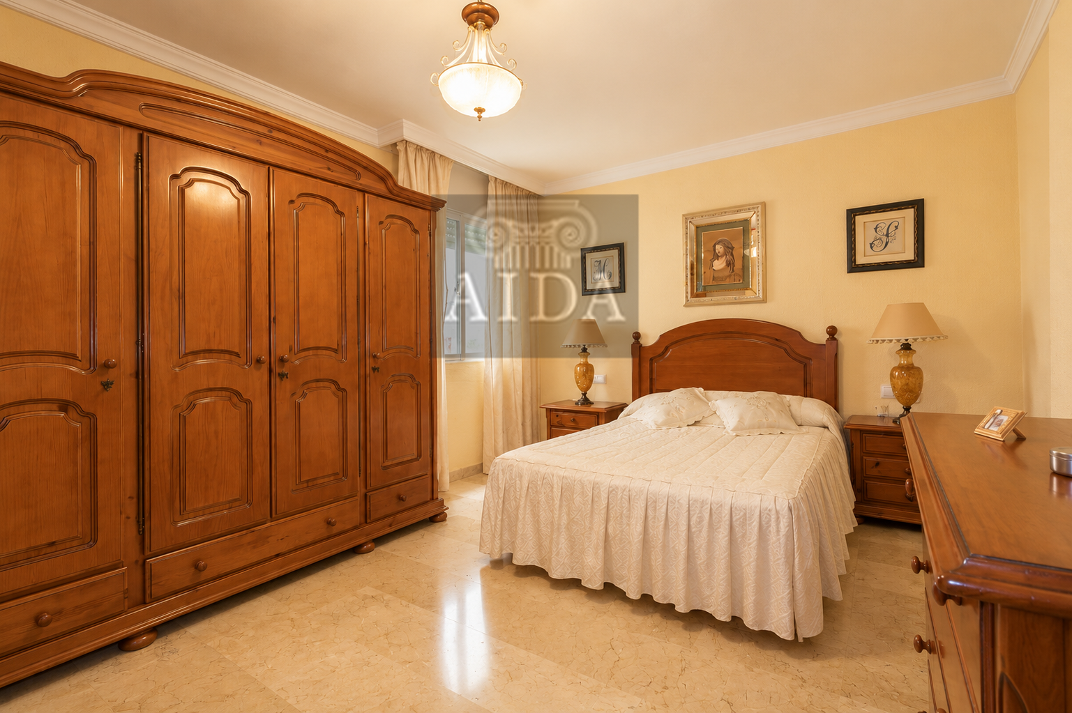 Venta de piso en Estepona