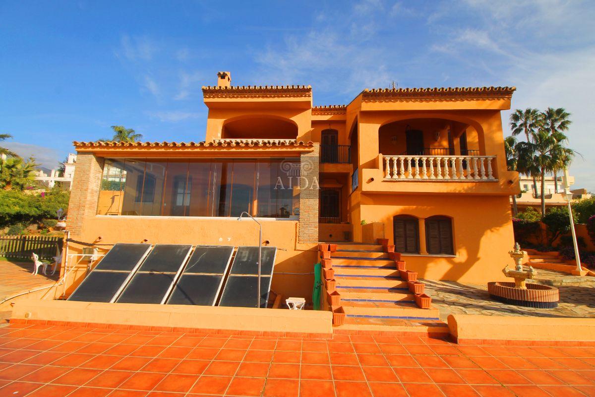 For sale of chalet in Estepona