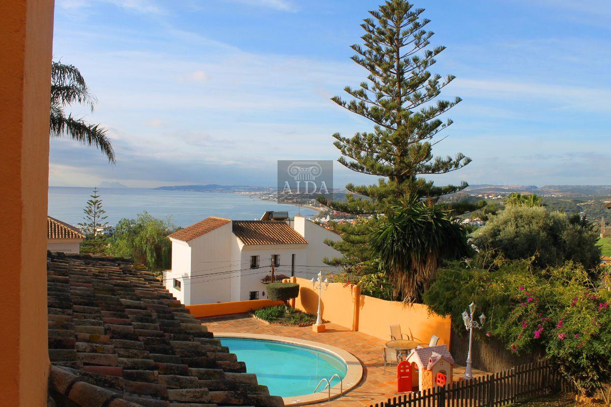 For sale of chalet in Estepona