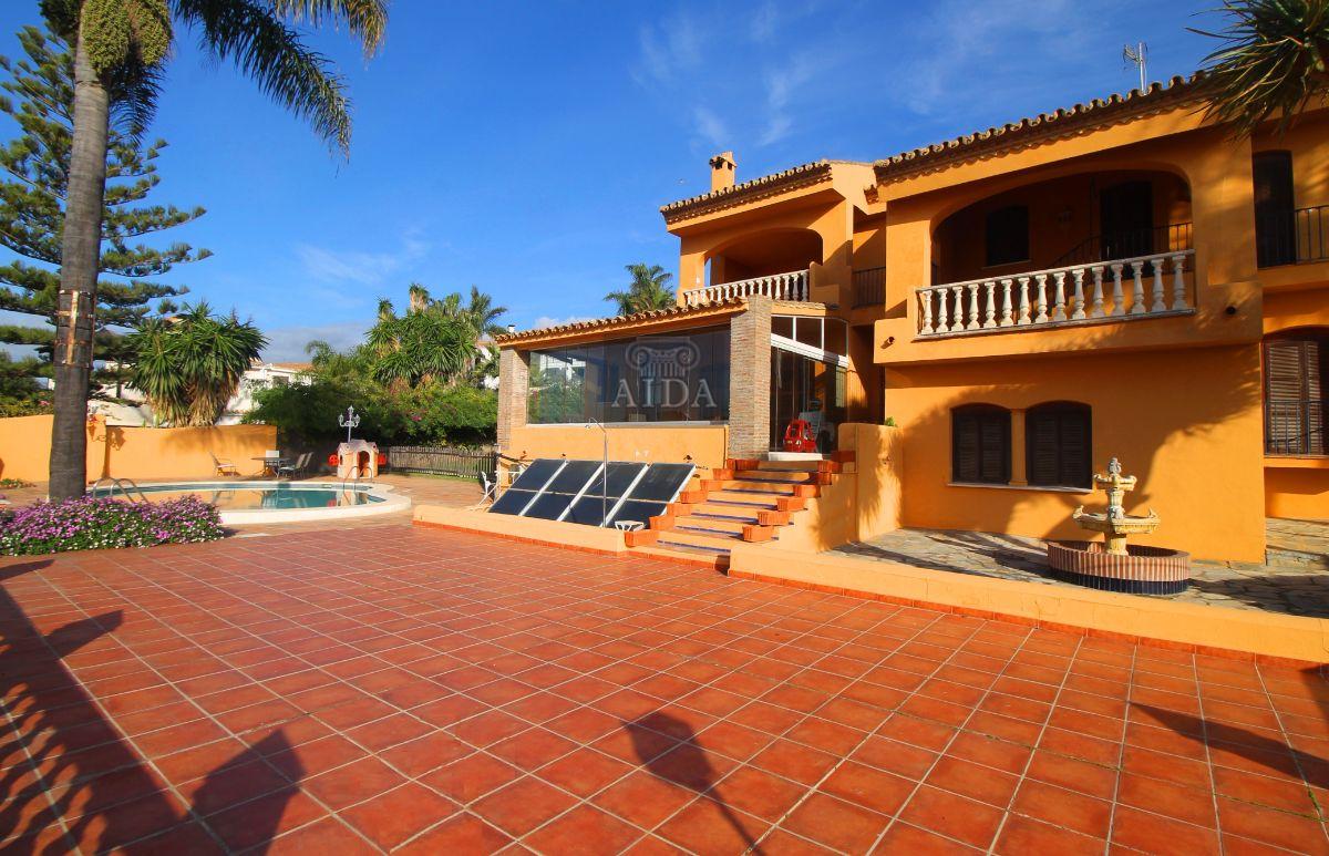 For sale of chalet in Estepona