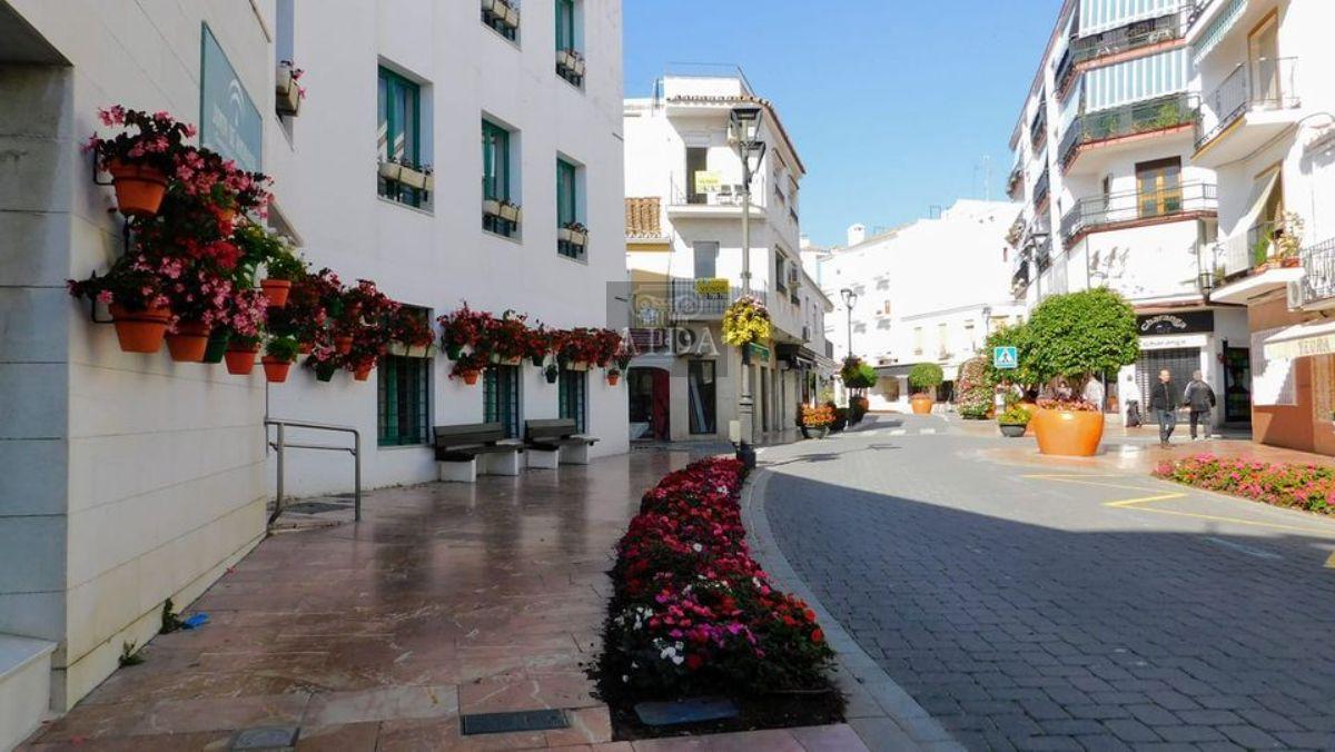 For sale of commercial in Estepona