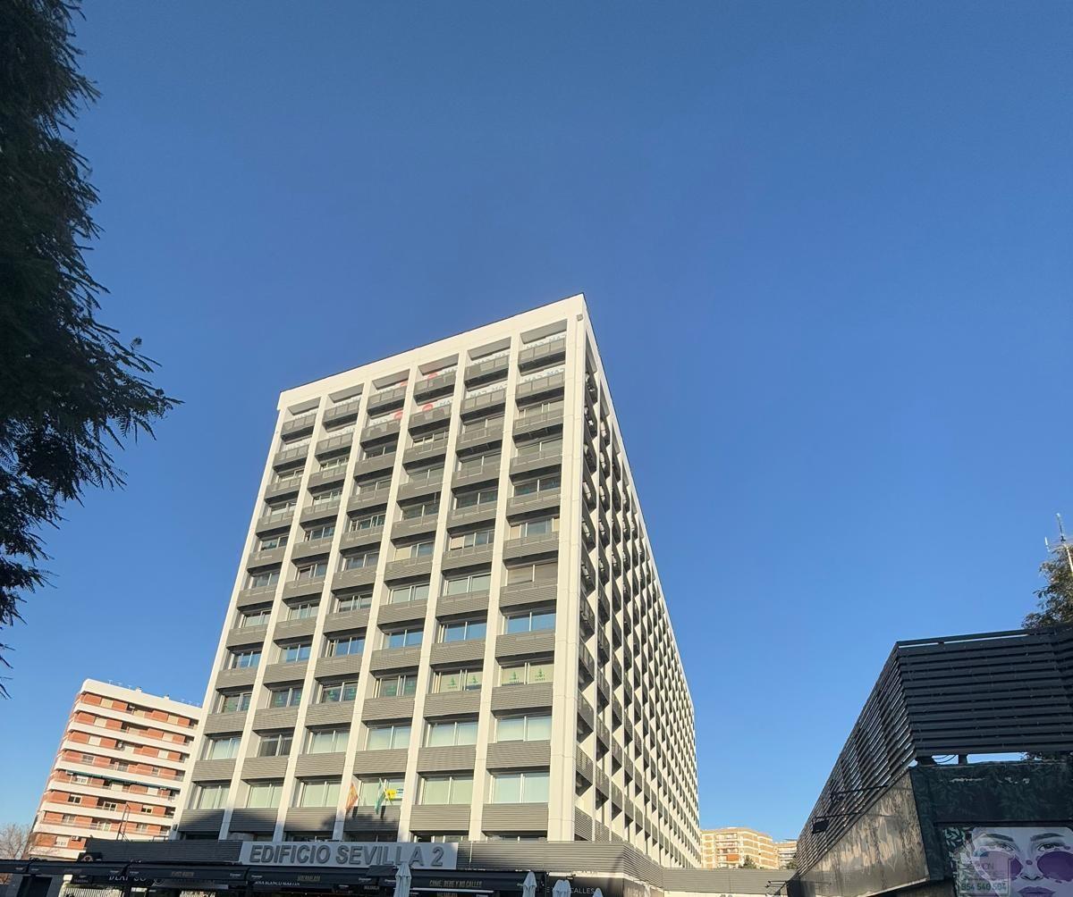 For rent of office in Sevilla