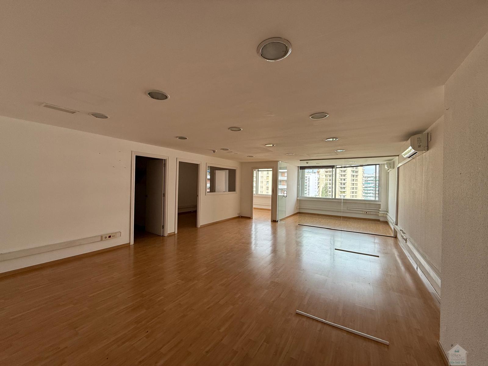 For rent of office in Sevilla