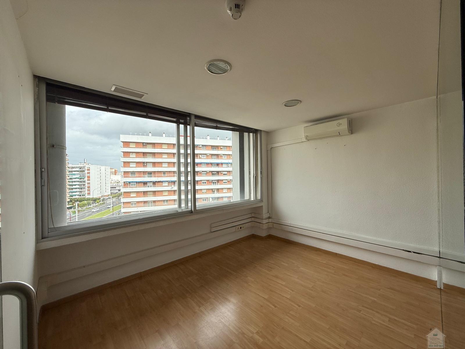 For rent of office in Sevilla