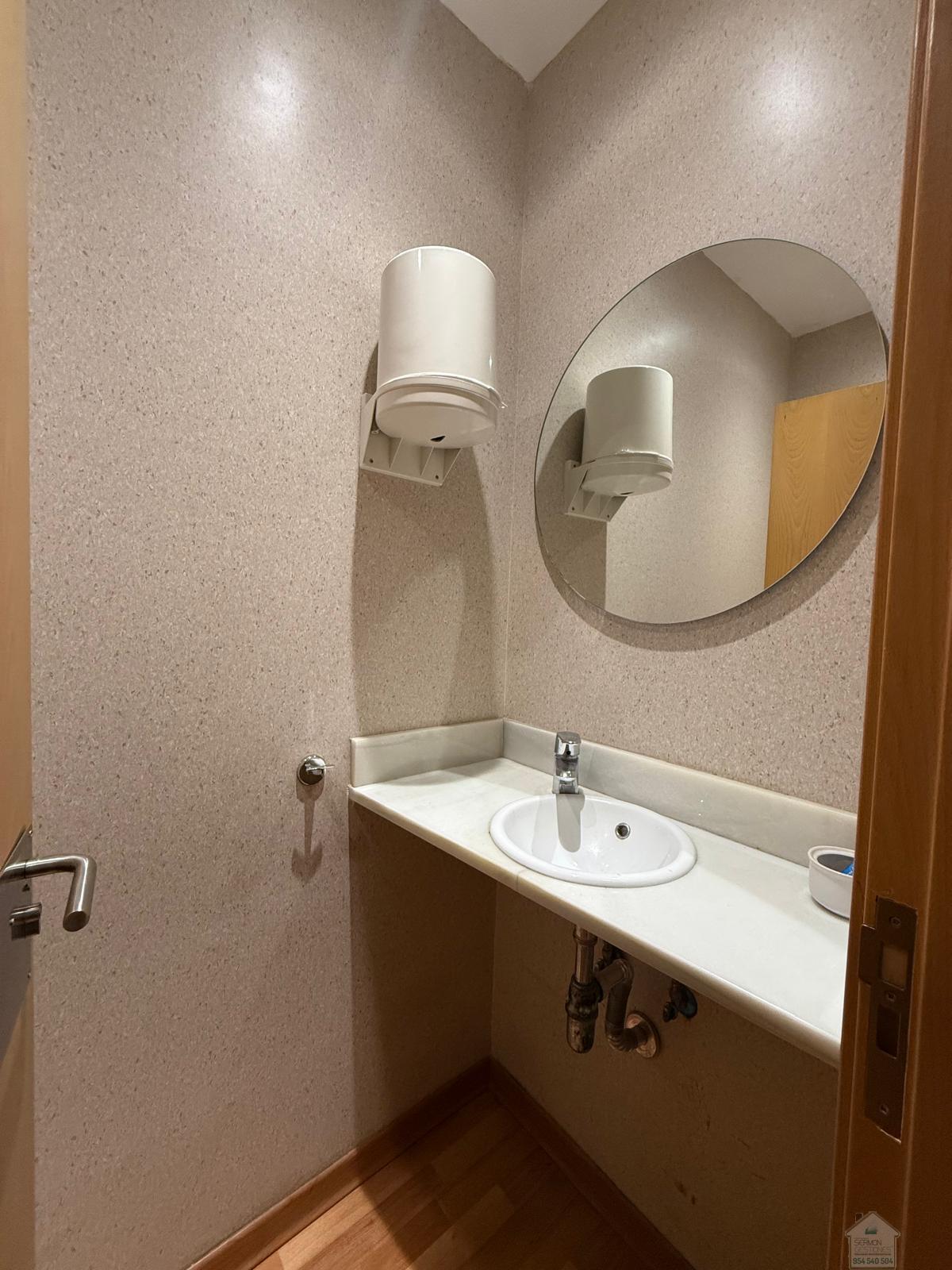 For rent of commercial in Sevilla