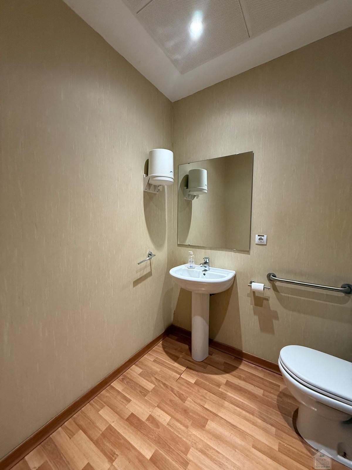 For rent of commercial in Sevilla