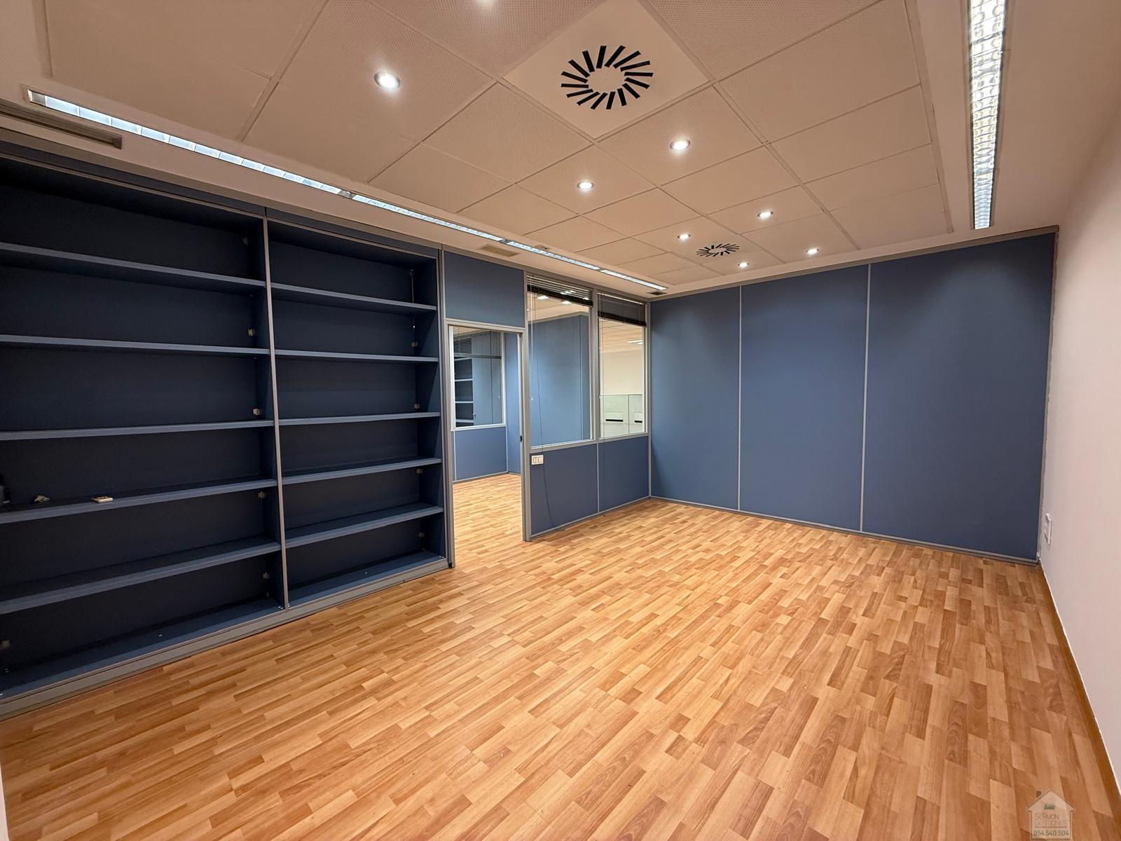For rent of commercial in Sevilla