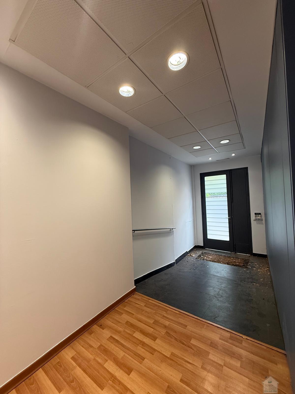 For rent of commercial in Sevilla
