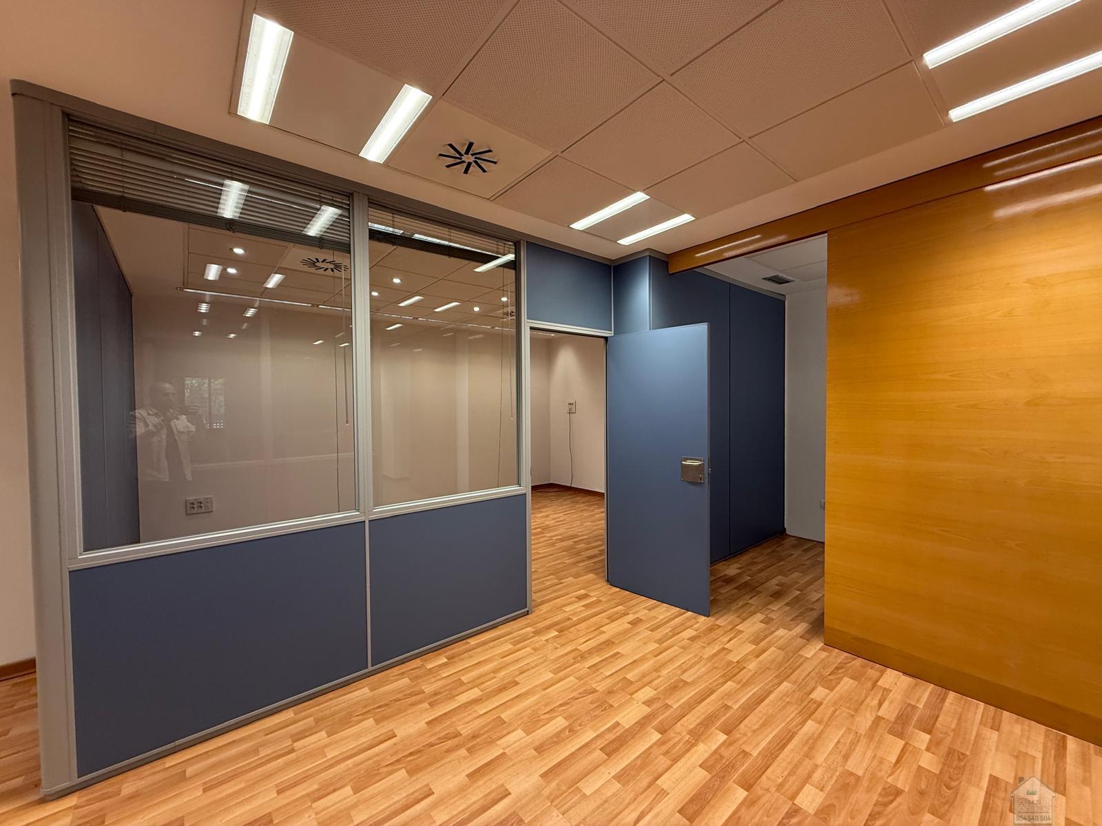 For rent of commercial in Sevilla