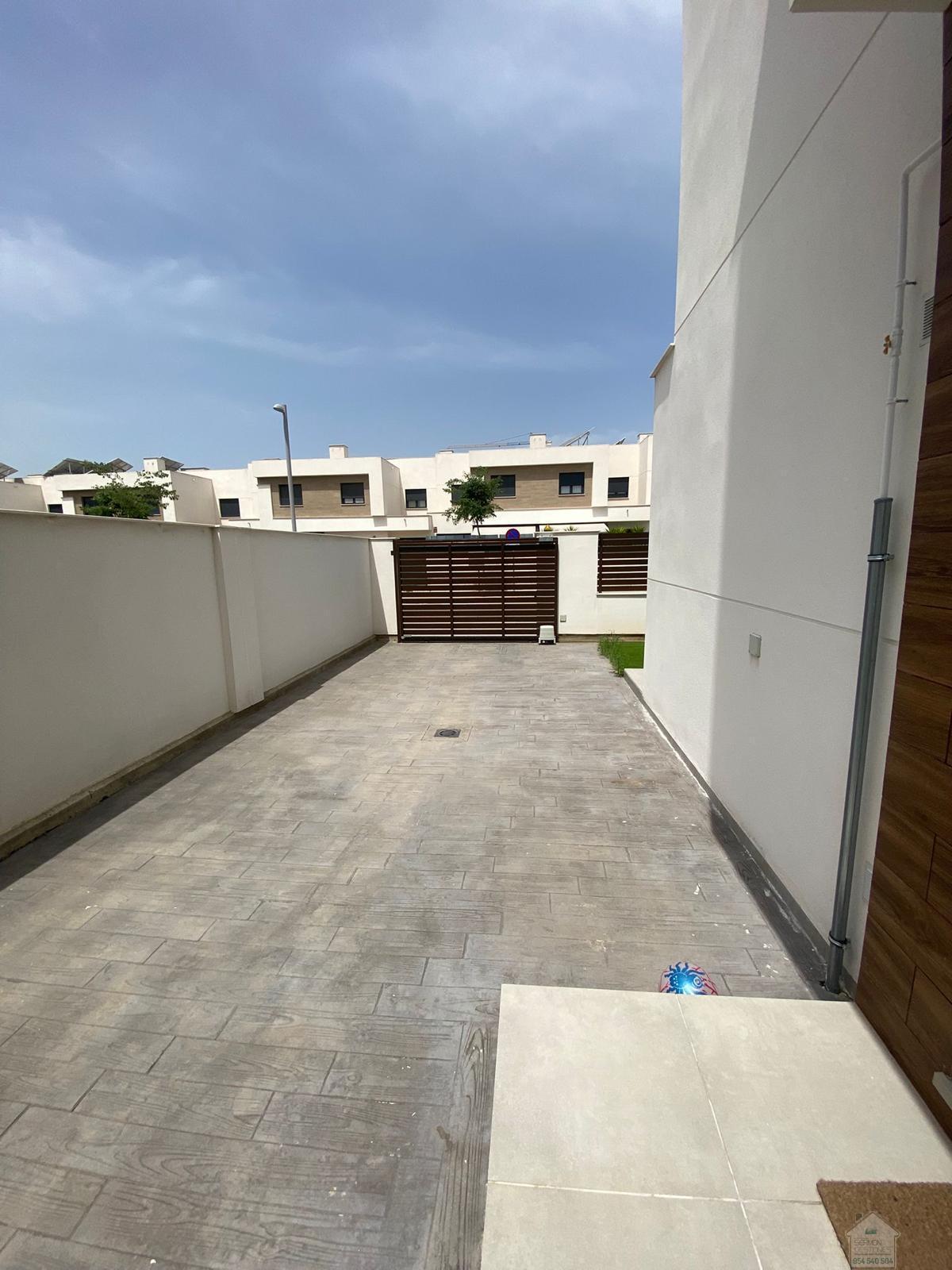 For rent of chalet in Dos Hermanas