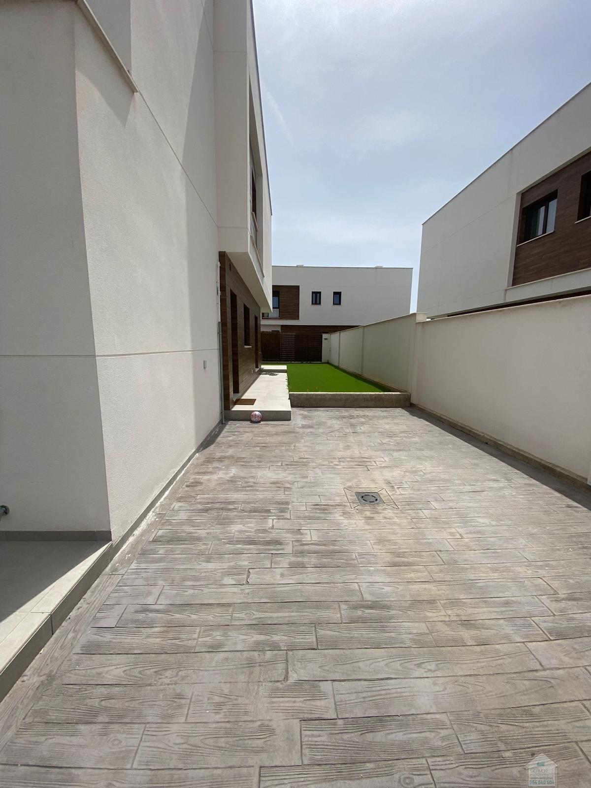 For rent of chalet in Dos Hermanas