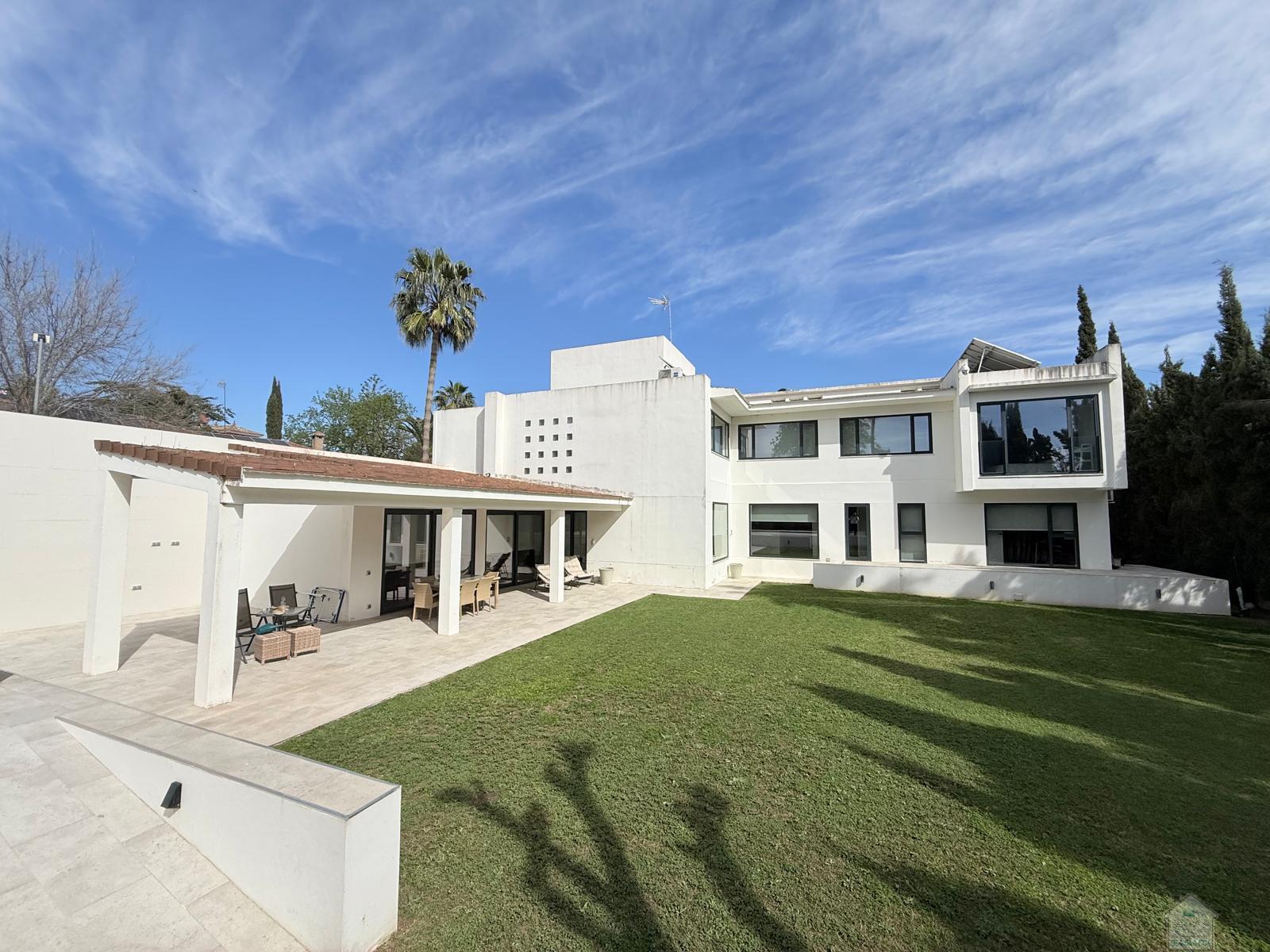 Venta de chalet en Dos Hermanas