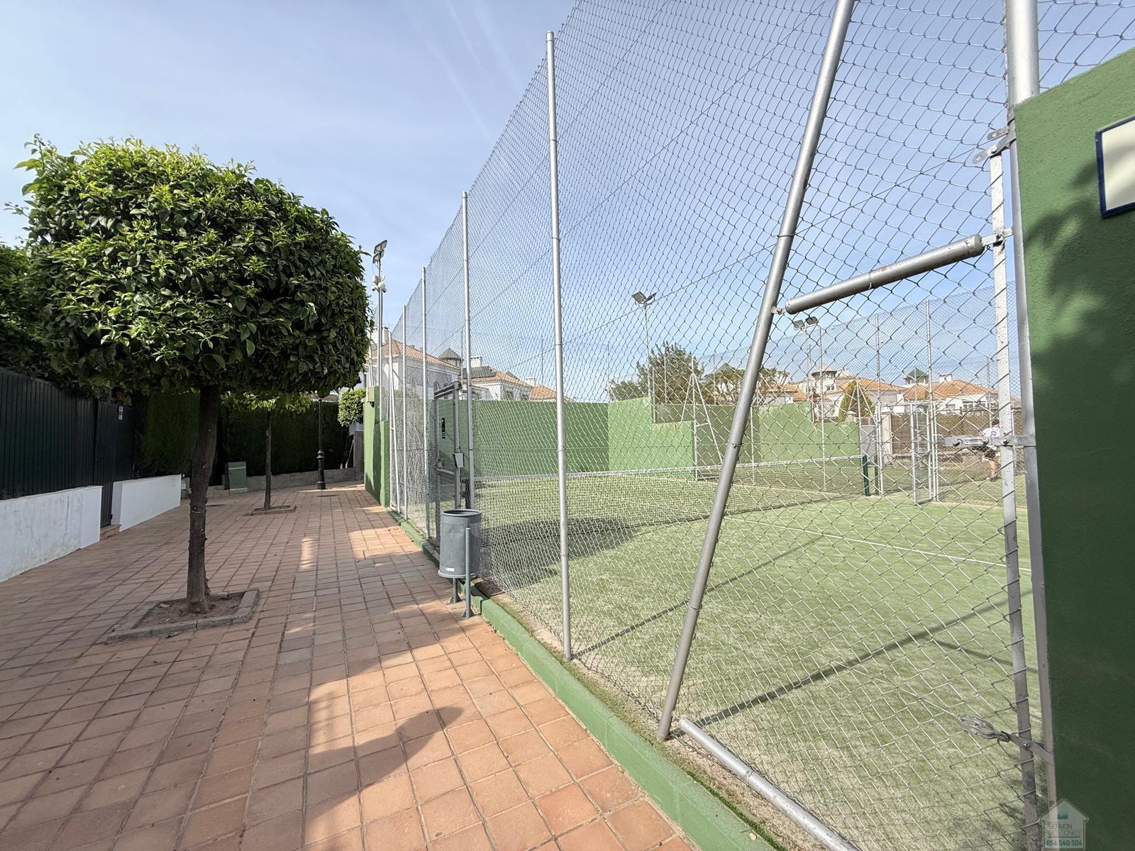Venta de chalet en Tomares