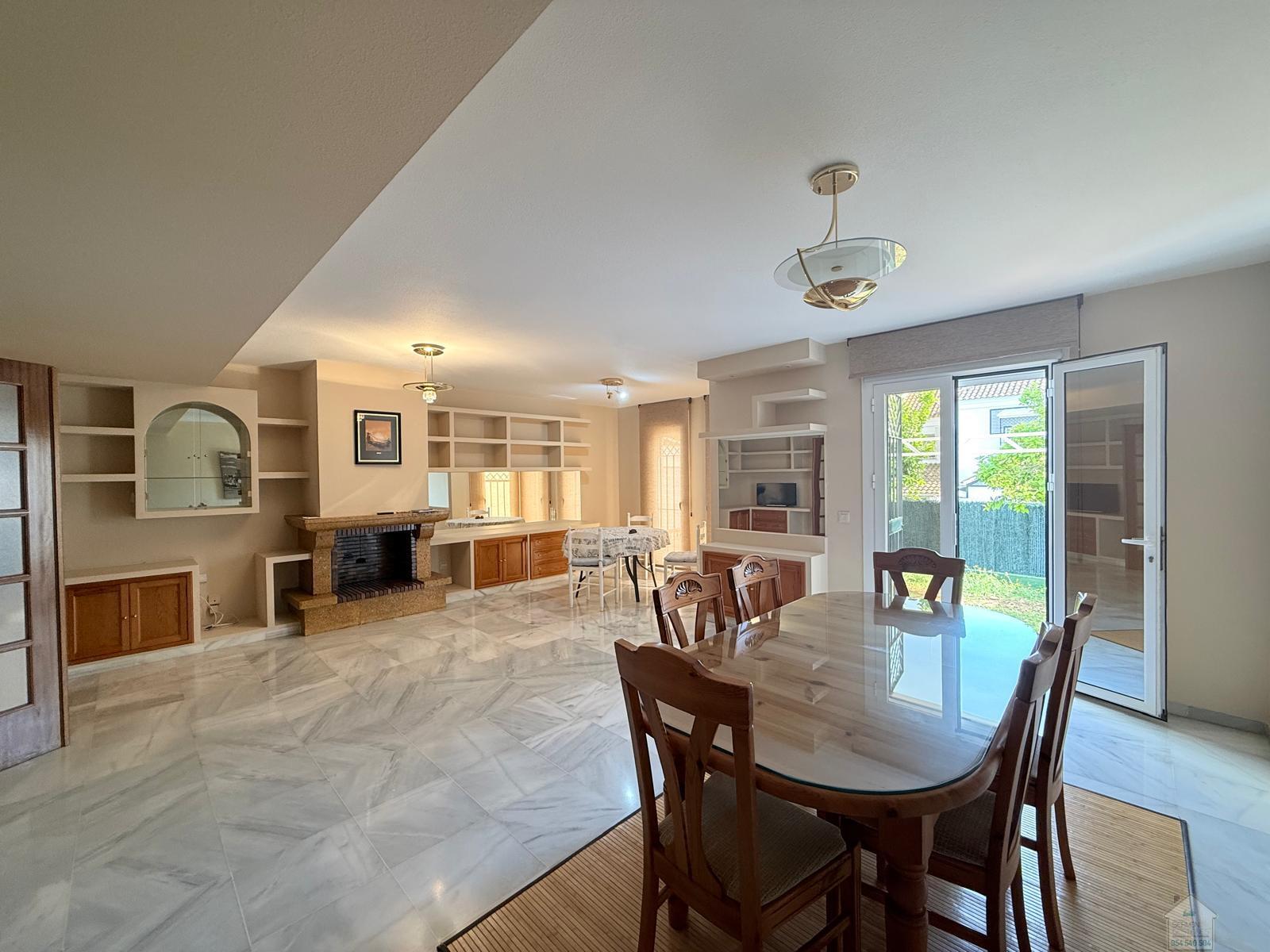 Venta de chalet en Tomares