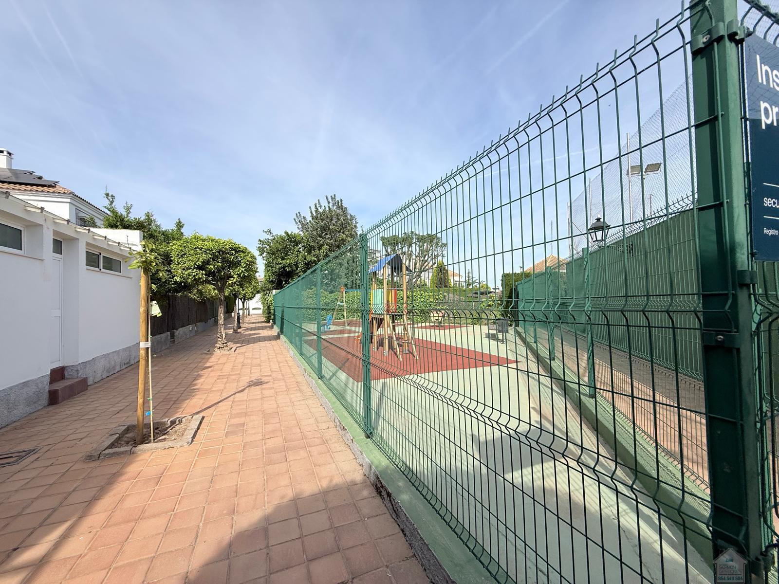 Venta de chalet en Tomares