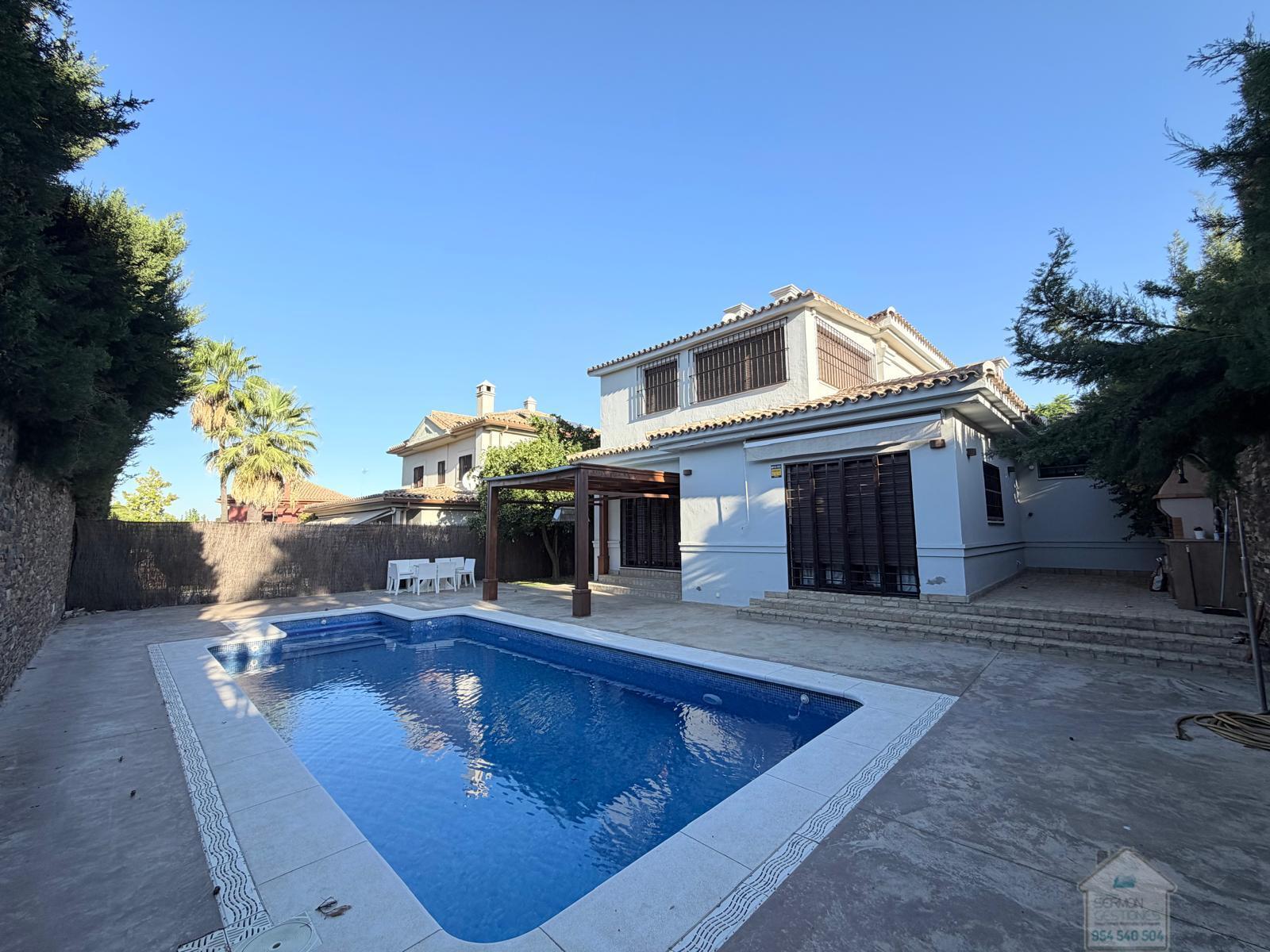 For sale of chalet in Mairena del Aljarafe