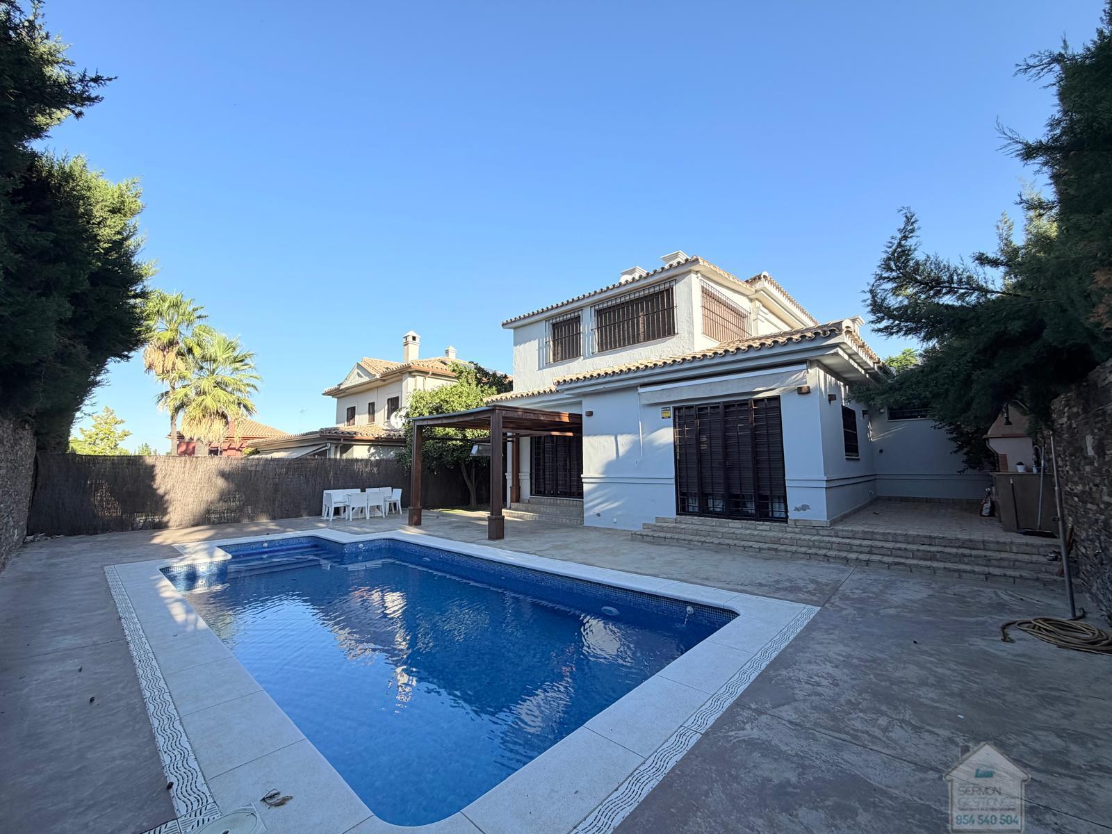For sale of chalet in Mairena del Aljarafe