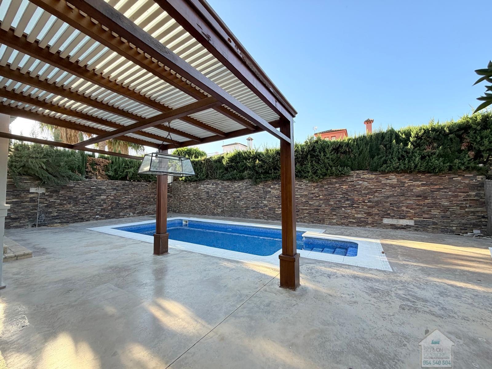For sale of chalet in Mairena del Aljarafe