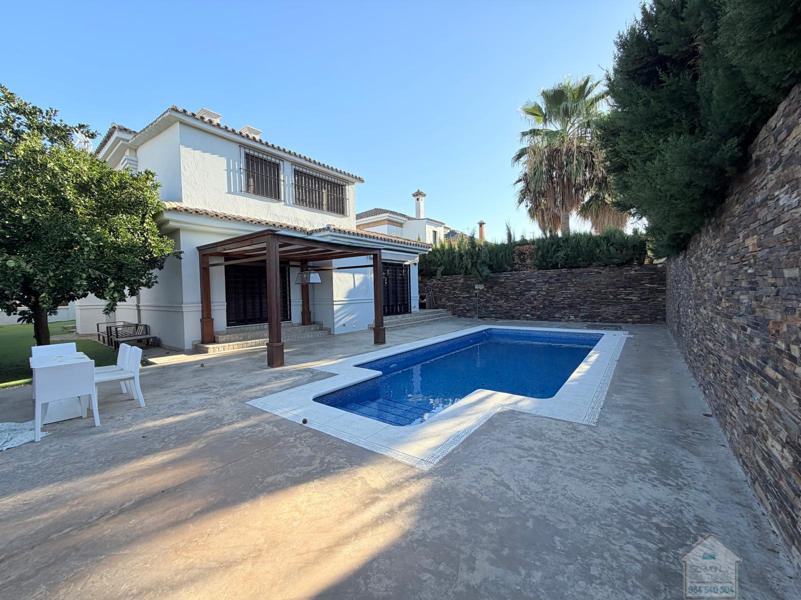 For sale of chalet in Mairena del Aljarafe