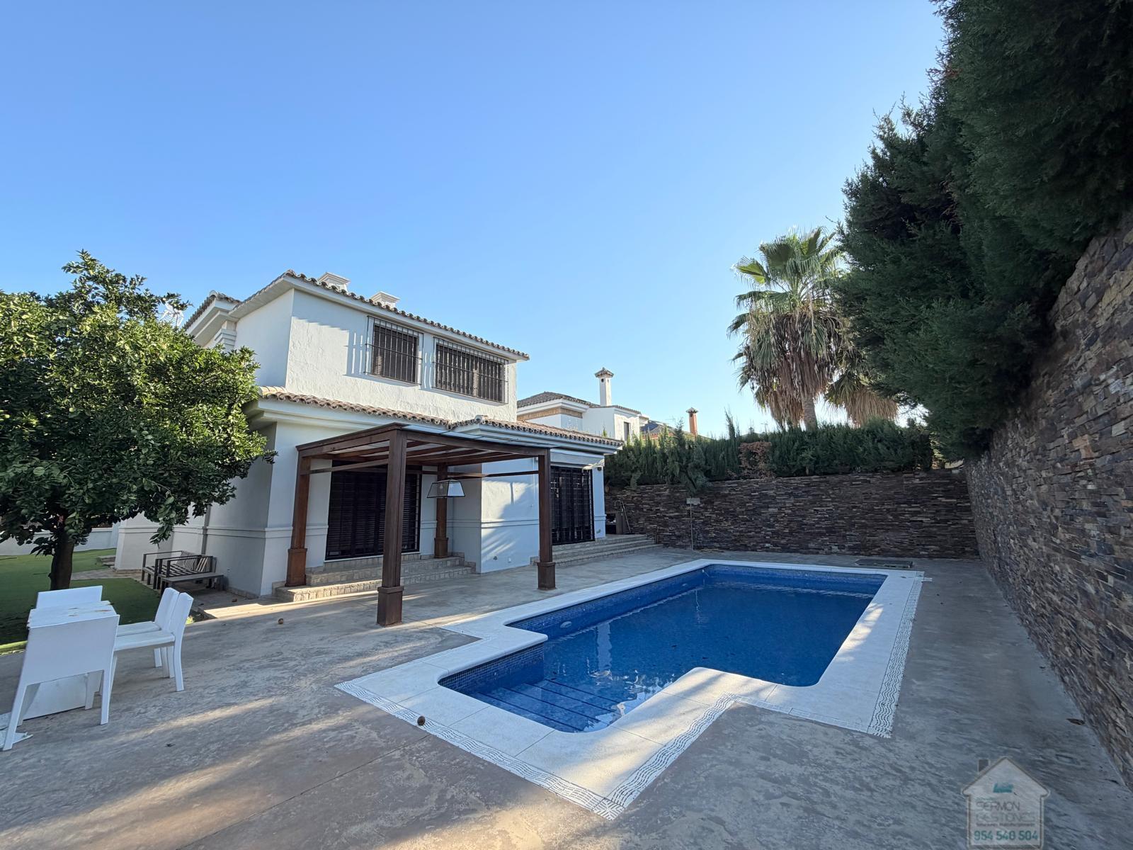 For sale of chalet in Mairena del Aljarafe