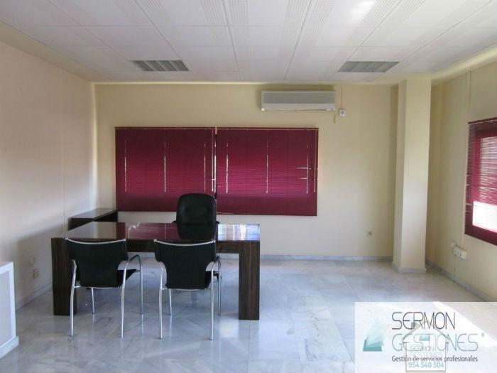 For sale of office in Mairena del Aljarafe