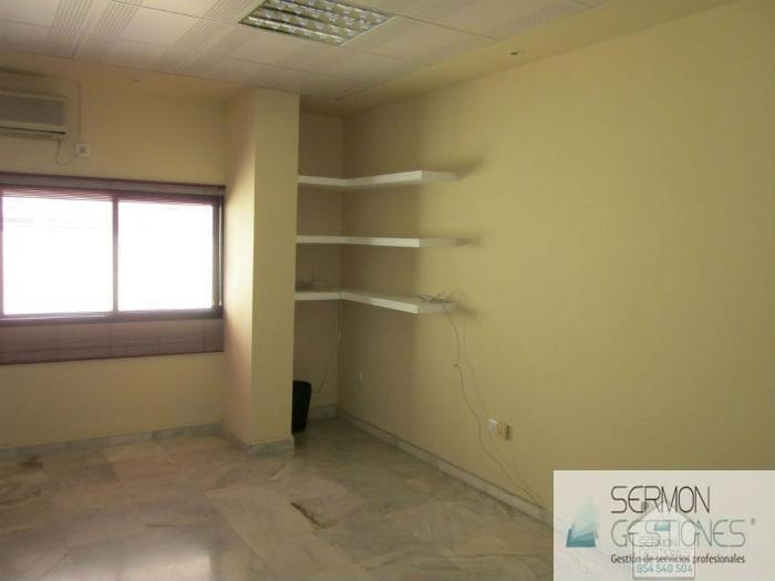 For sale of office in Mairena del Aljarafe