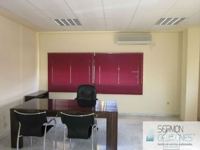 For sale of office in Mairena del Aljarafe