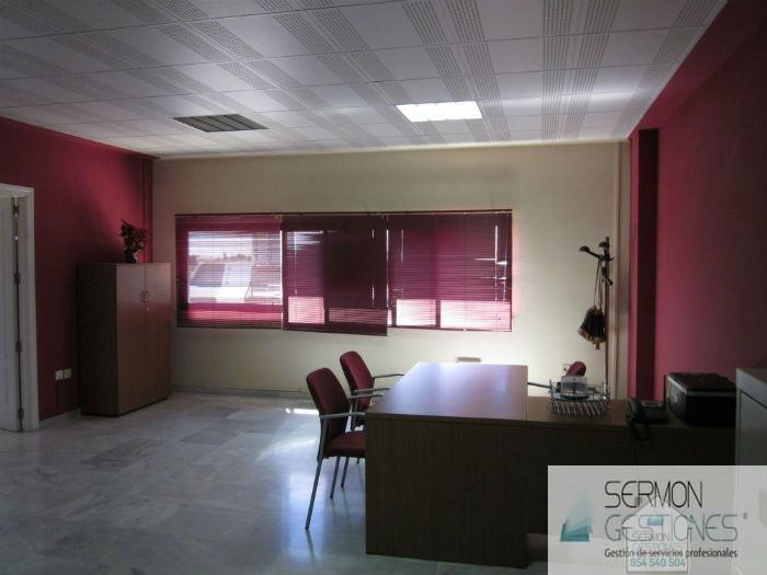 For sale of office in Mairena del Aljarafe