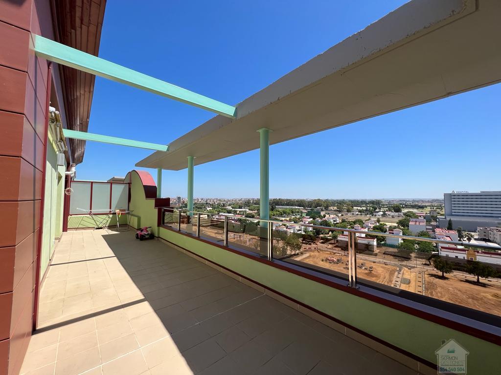 For sale of penthouse in Sevilla
