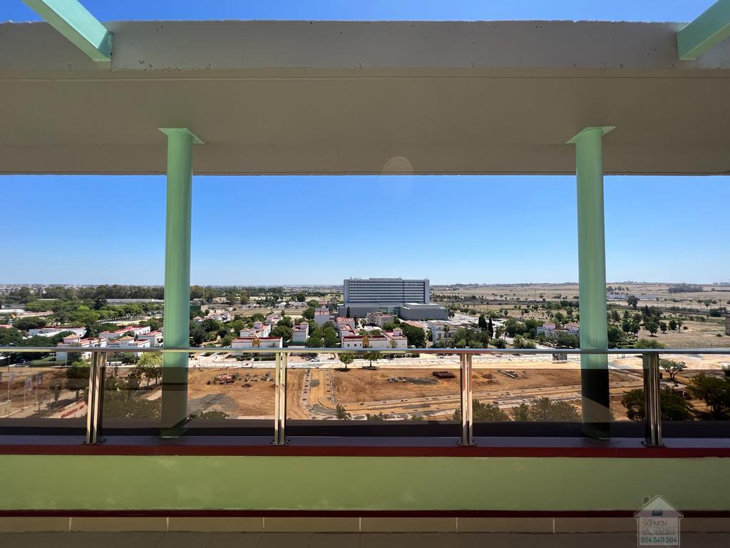 For sale of penthouse in Sevilla