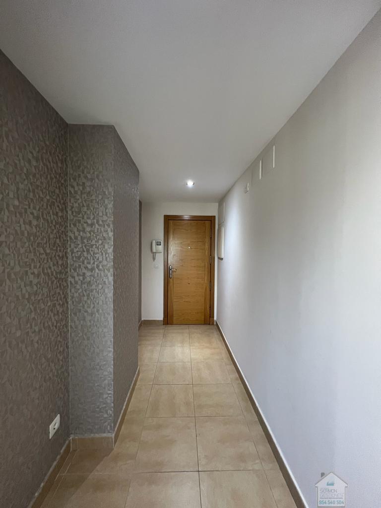 For sale of penthouse in Sevilla