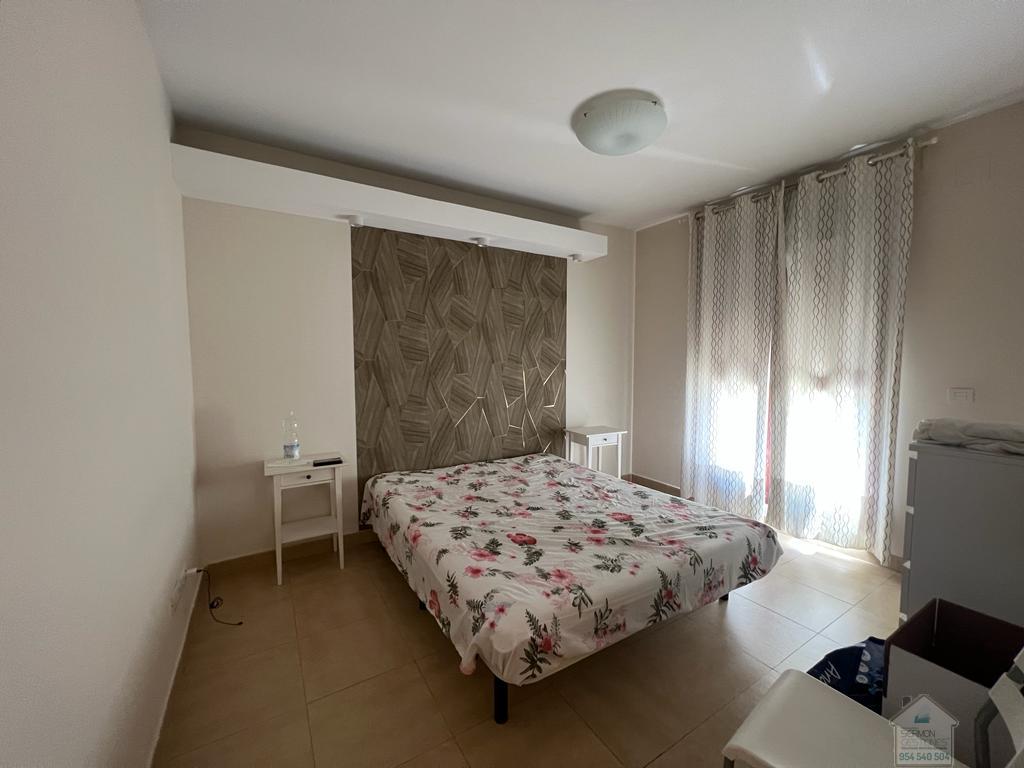 For sale of penthouse in Sevilla