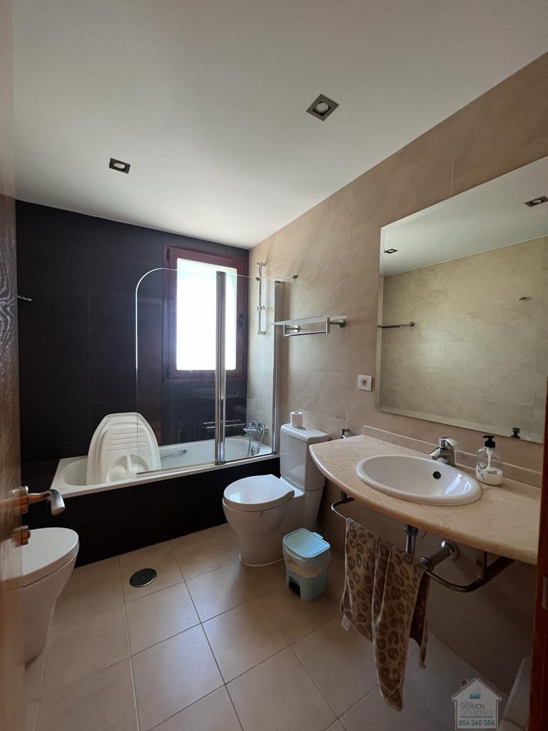 For sale of penthouse in Sevilla