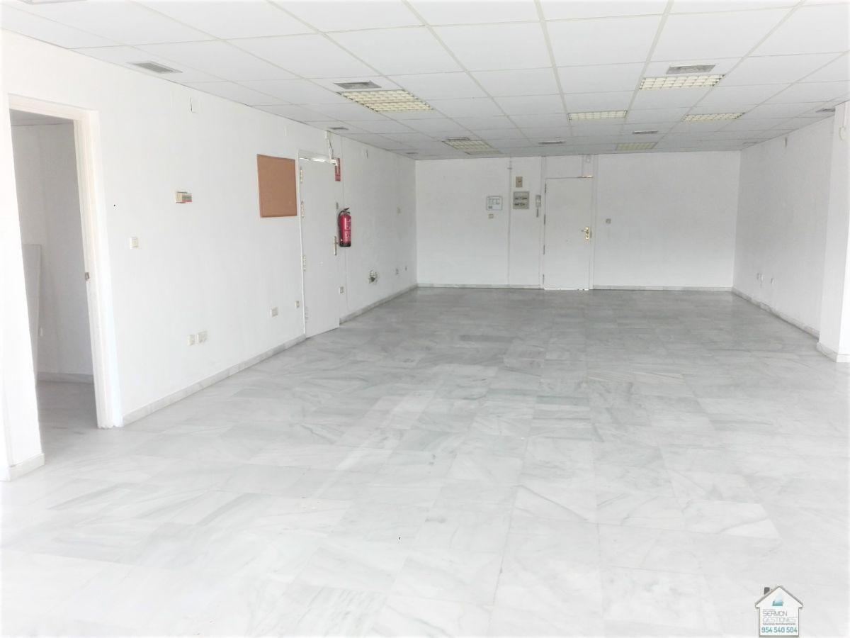 For rent of office in Sevilla