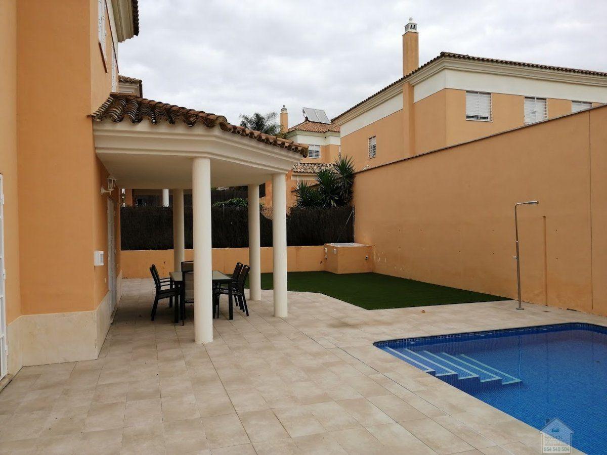 For rent of chalet in Dos Hermanas