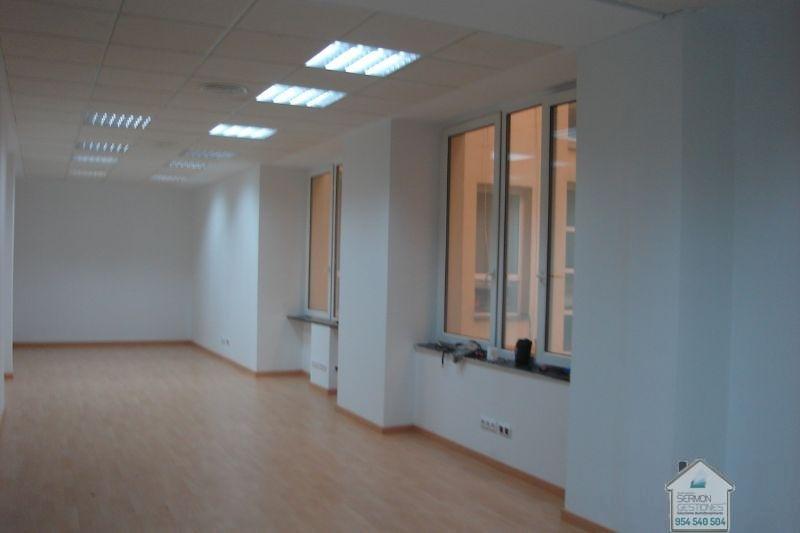 For rent of office in Sevilla