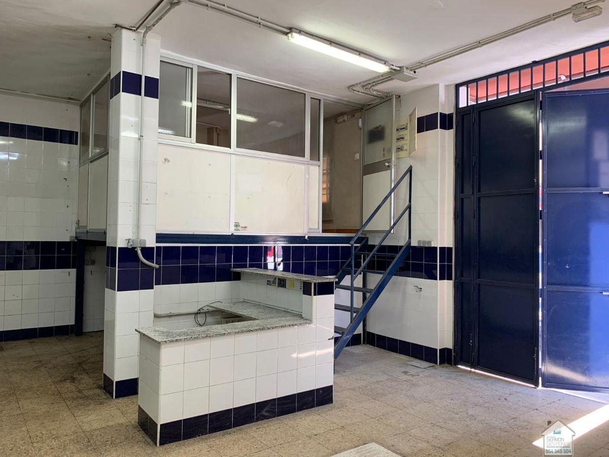 For sale of commercial in Sevilla