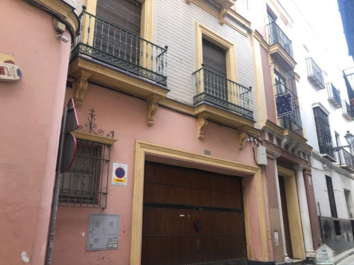 For sale of apartment in Sevilla
