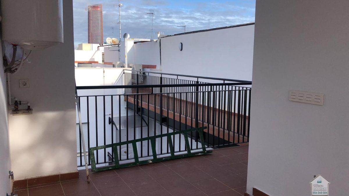 For sale of penthouse in Sevilla