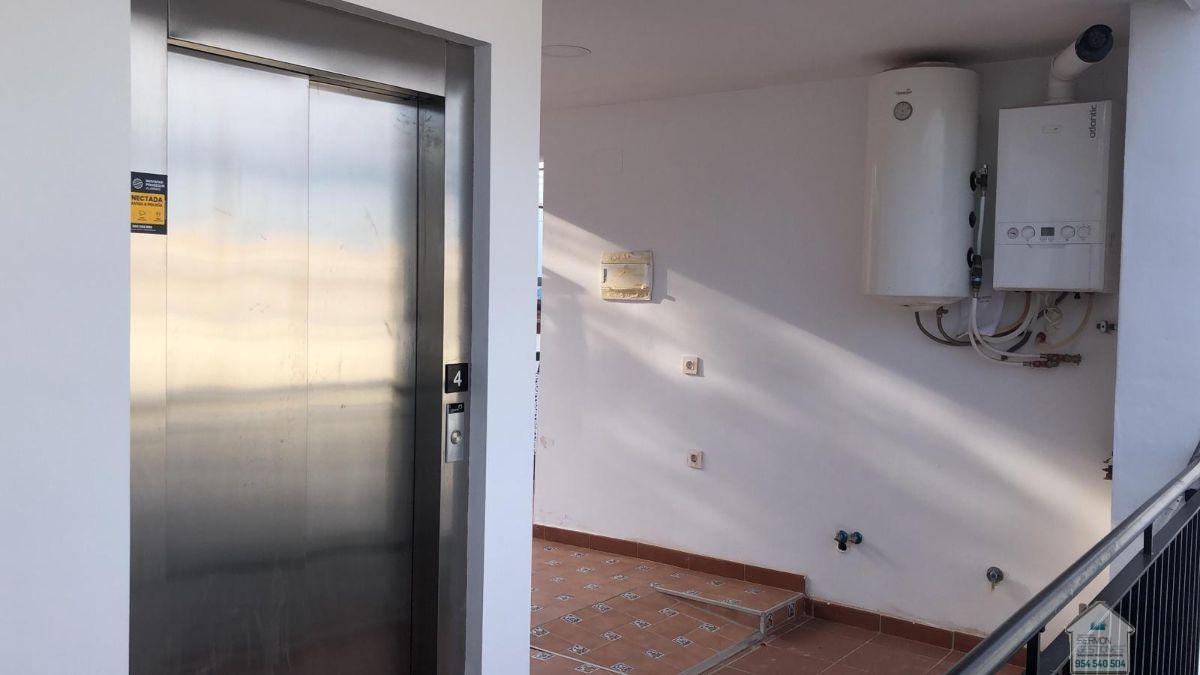 For sale of penthouse in Sevilla