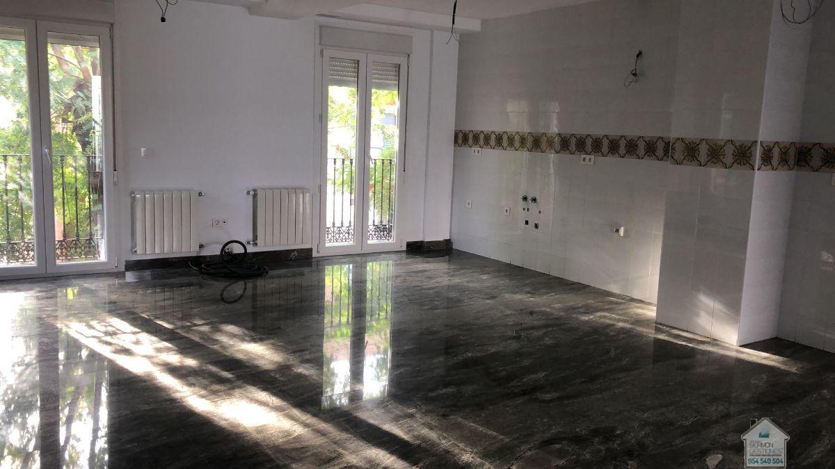 For sale of penthouse in Sevilla